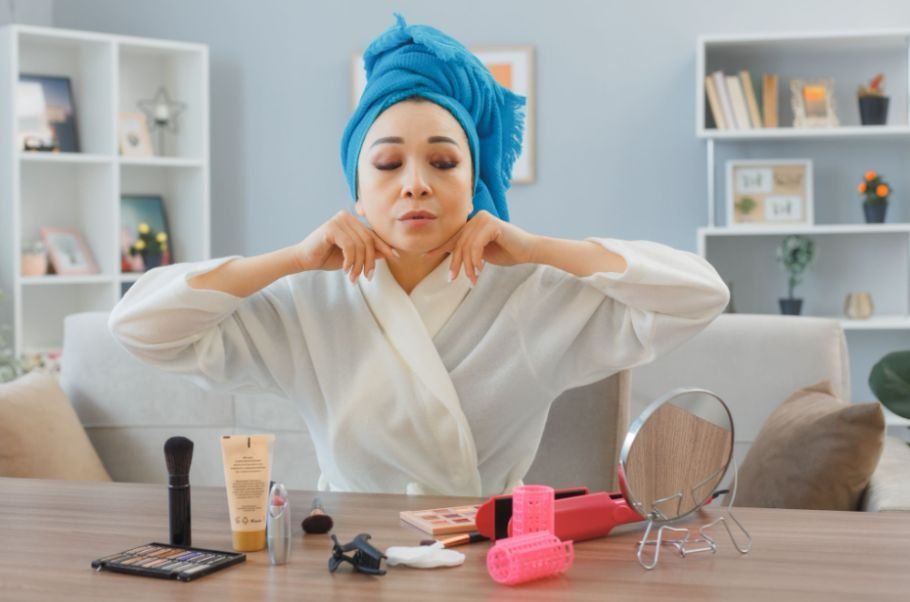 How Do I Stop Eye Makeup and Lip Color From Smudging?