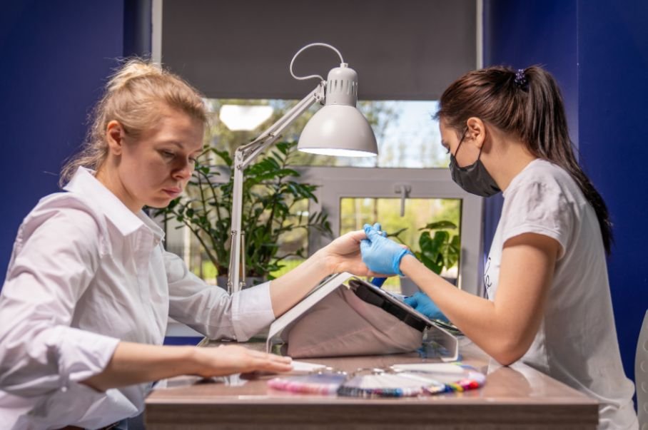 How to Choose a Safe Nail Salon: 12 Red Flags to Avoid