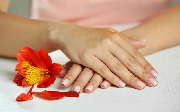 How to Keep Your Nails Healthy Throughout Summer