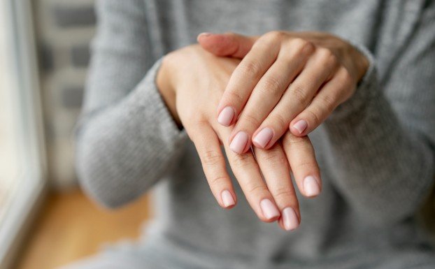 How to Strengthen Weak Nails Naturally: A Simple Routine