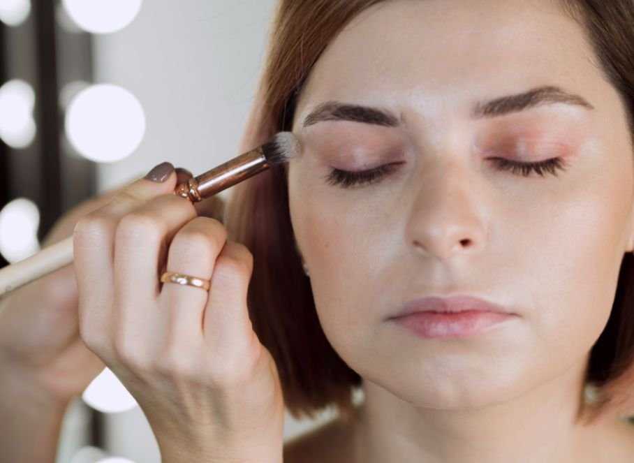 Natural Makeup Look Step by Step: The Barely-There Glow Method